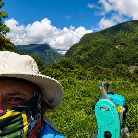 Georreferenciación con GPS de doble frecuencia amarrado a bases IGAC
